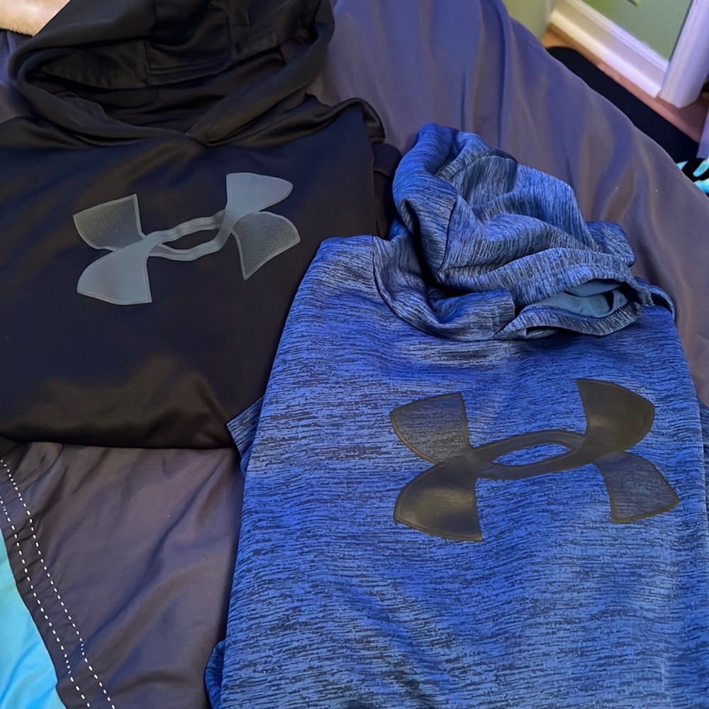 Boys 2 pack Under Armour hoodies in great condition!